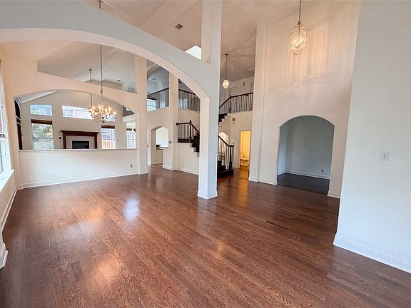3rd image of 2446 Chesterfield Rd