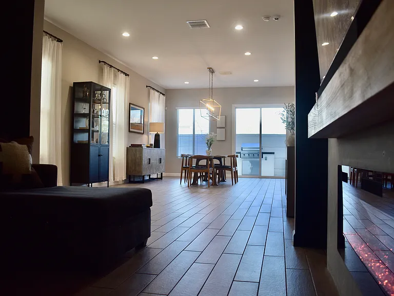 4864 E Village Dr — Photo 17