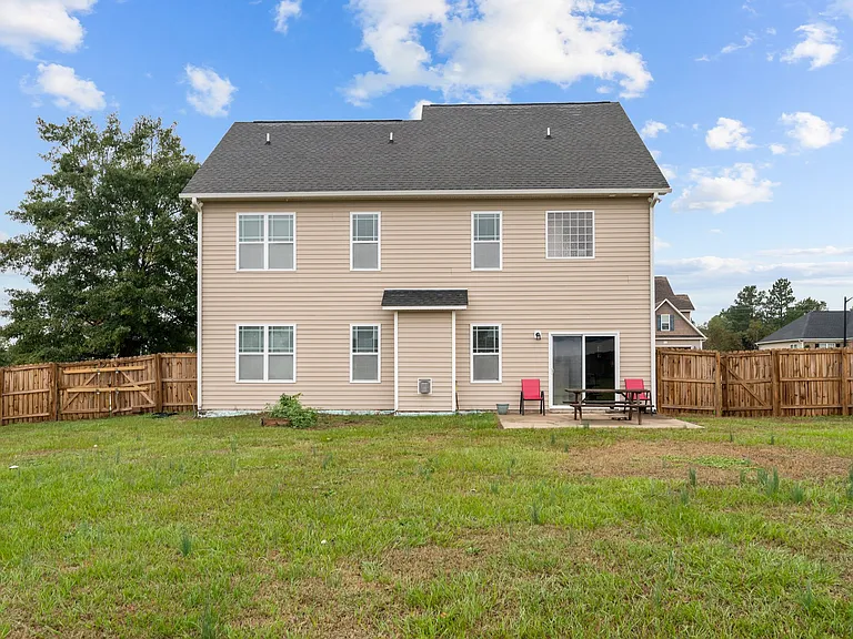 133 Lockwood Dr — Photo 36