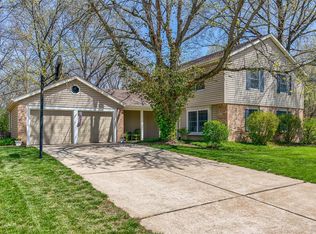 15561 Country Ridge Dr, Chesterfield, MO 63017