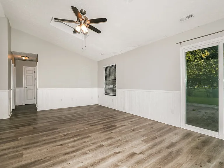 6210 Carrie Cir — Photo 3