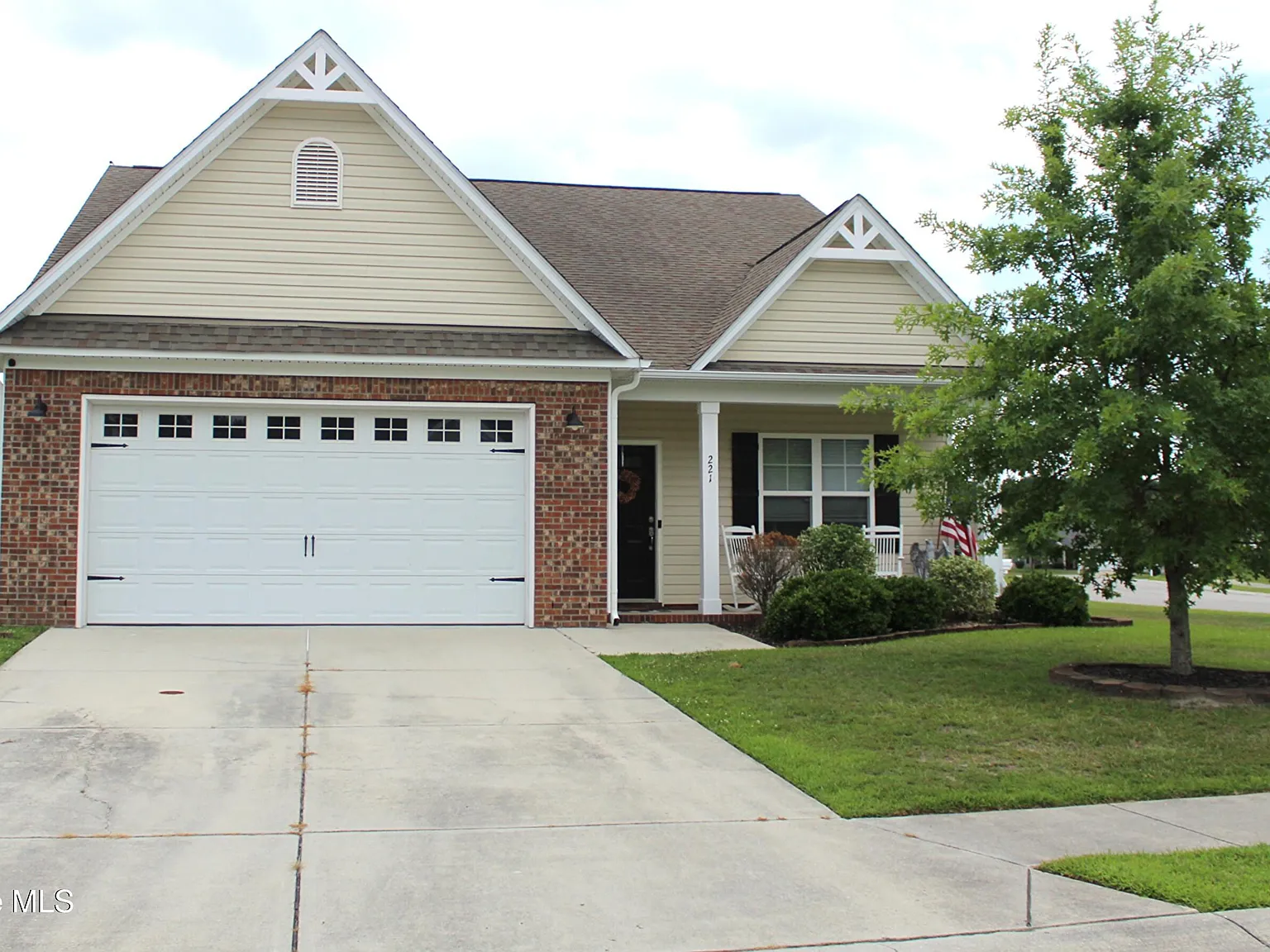 3 bed, 2.0 bath, 1803 sqft, $2,000 — Photo 3