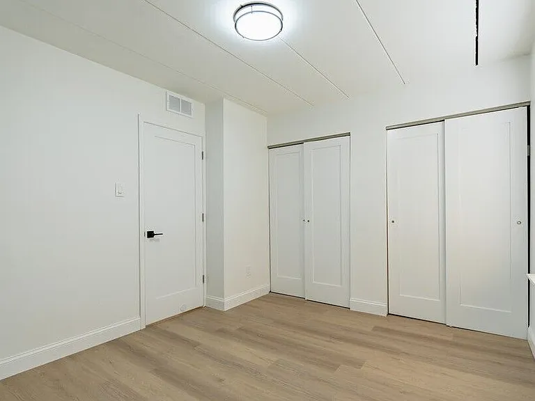Bedroom-Renovated (1BD, 1BA 500SF)