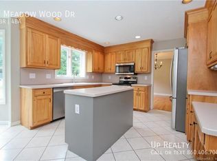 4 Meadow Wood Dr, Suffield, CT 06078