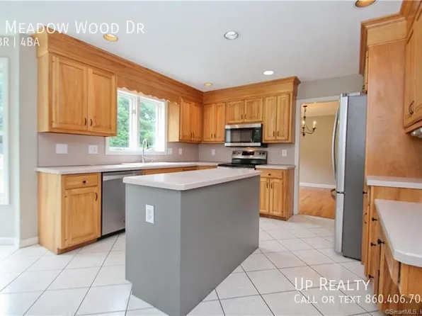 4 Meadow Wood Dr, Suffield, CT 06078