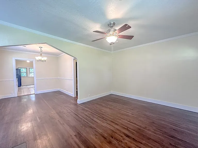 219 S Florence Ave — Photo 3