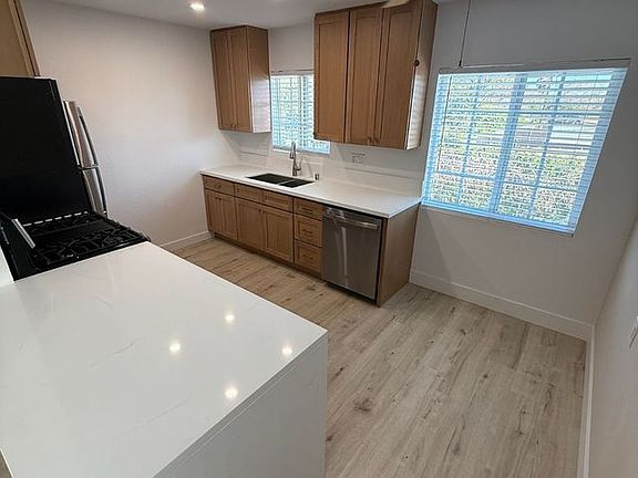 5th image of 2215 1/12 Grand Ave