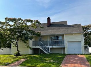16 W 3rd St, Freeport, NY 11520