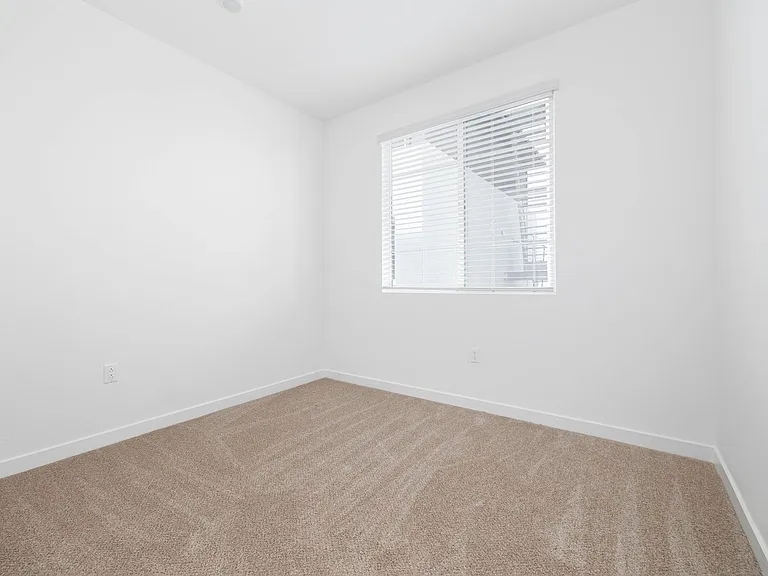 341 E 30th St E — Photo 18