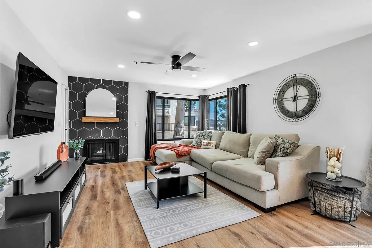 Building Photo - 11233 Tierrasanta Blvd #30