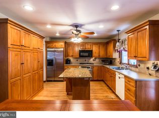 4 Kennedy Dr, Turnersville, NJ 08012