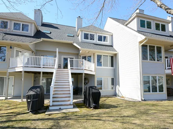 812 Beacon Park #812, Webster, MA 01570