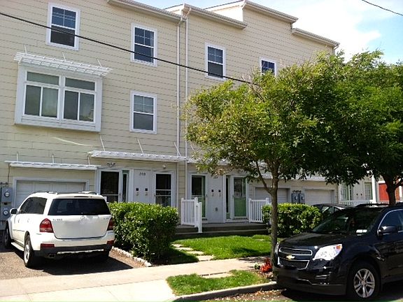2nd image of 208 Beach Breeze Pl