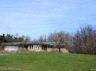 11503 Center Rd, Fenton, MI 48430