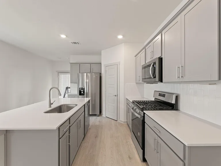 237 Ashford St — Photo 9