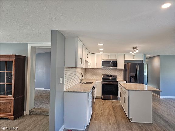 4th image of 572 David Dr
