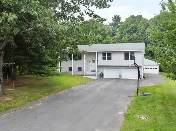 10 Leander Ln, Morrisonville, NY 12962