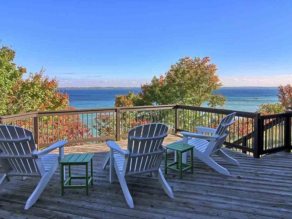 1555 S Maple Bluffs Ct, Suttons Bay, MI 49682 Zillow