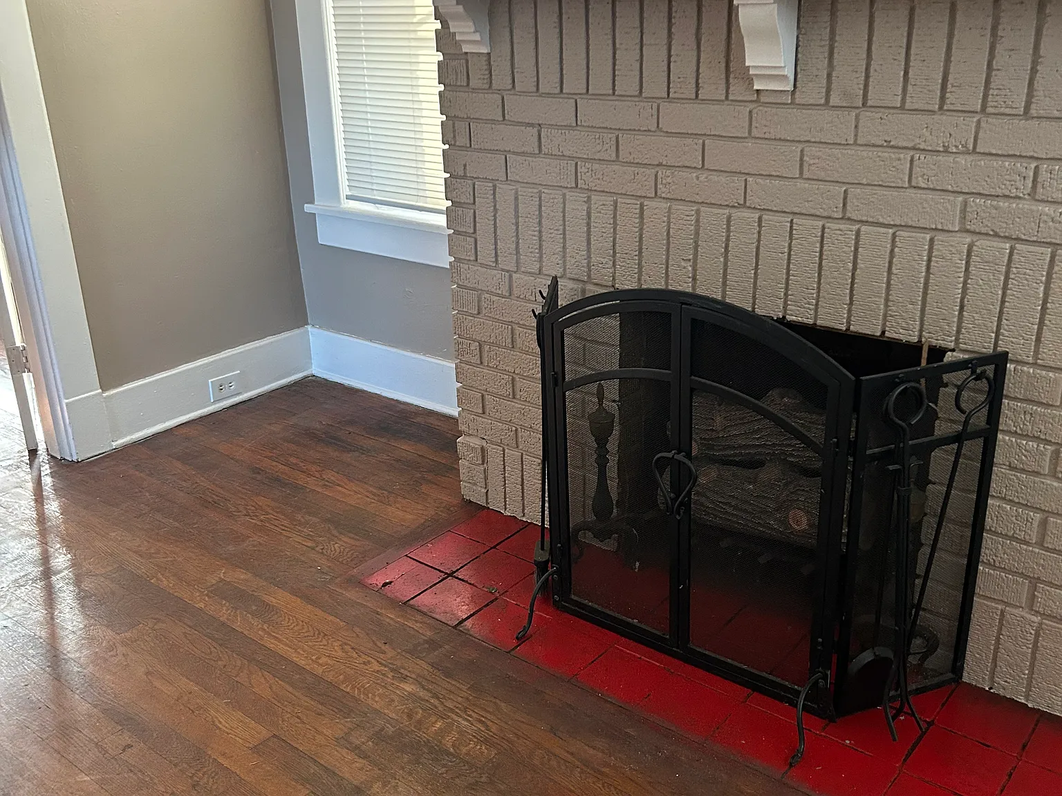4 bed, 1.5 bath, 1170 sqft, $1,100 — Photo 1
