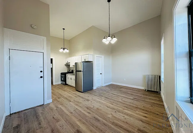 1 bed, 650 sqft, $2,000 — Photo 3