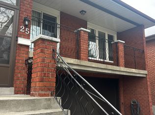 25 Venice Dr #W04, Toronto, ON M6L 2Z3