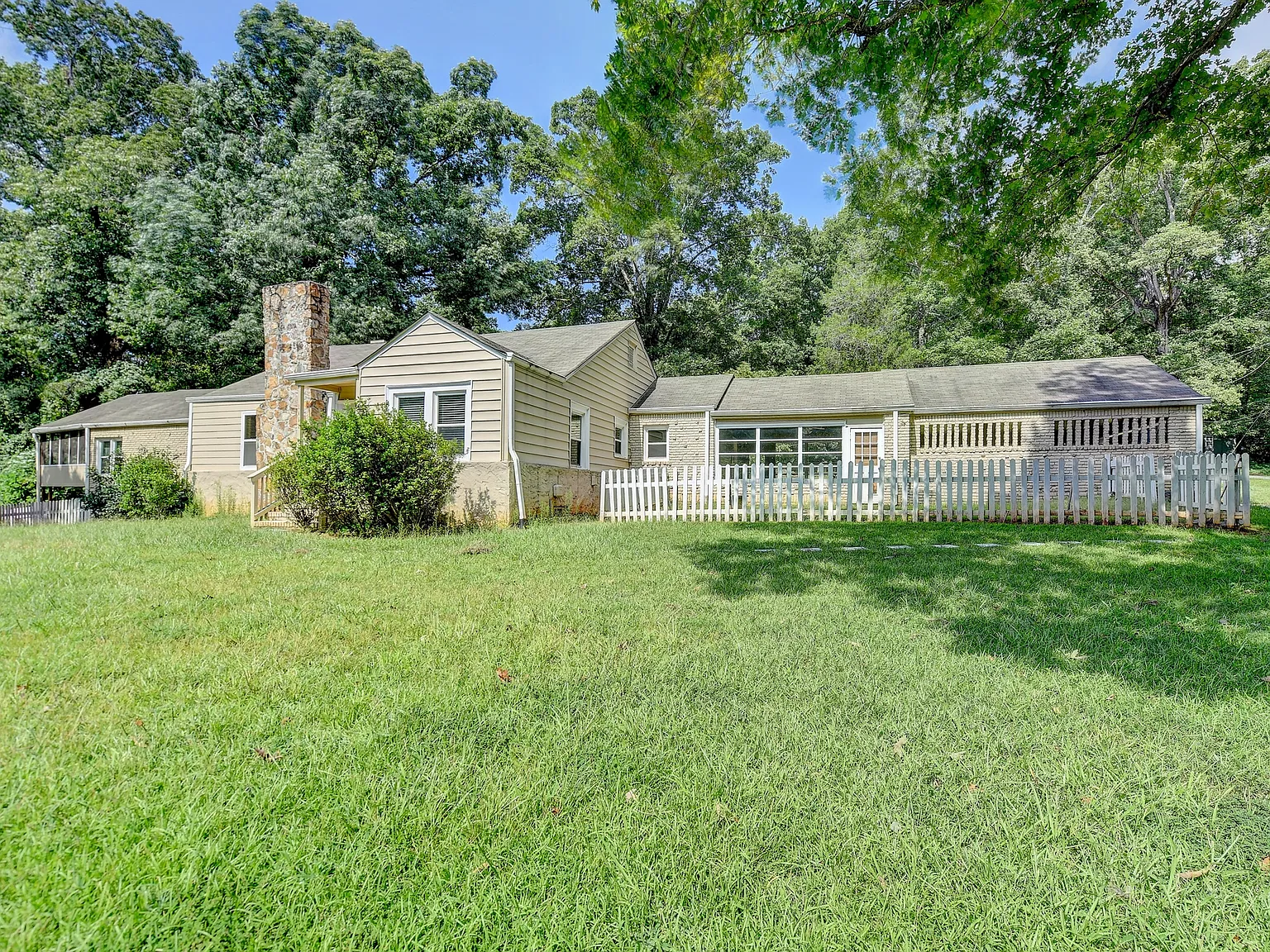 1453 S Indian Creek Dr — Photo 1