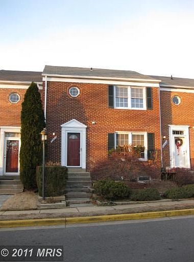 Awesome Brick 3 bedroom 2.5 baths Townhome