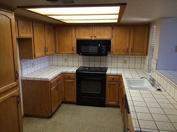 5th image of 6407 N Cornelia Ave