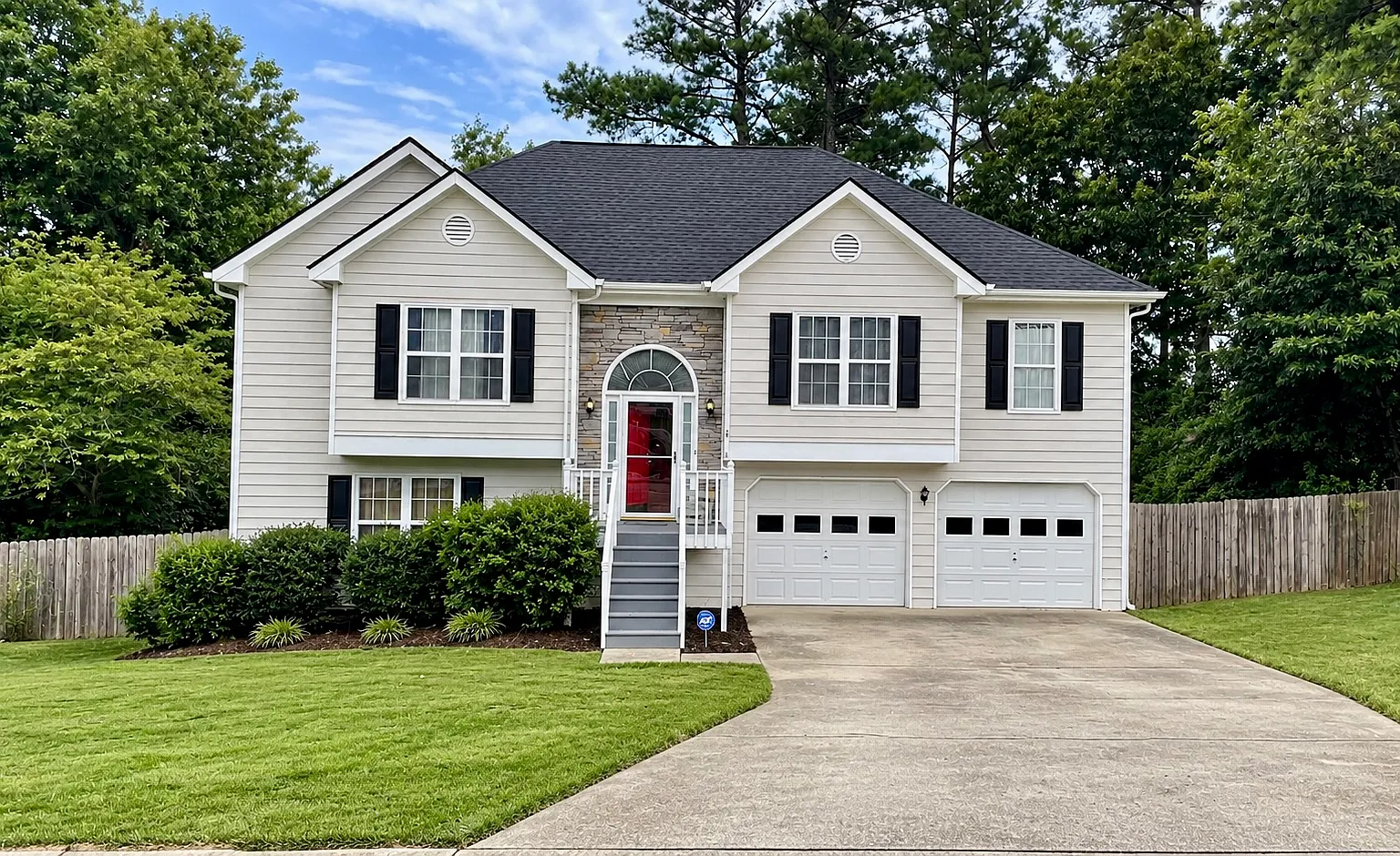 5 bed, 2462 sqft, $2,400 — Photo 1