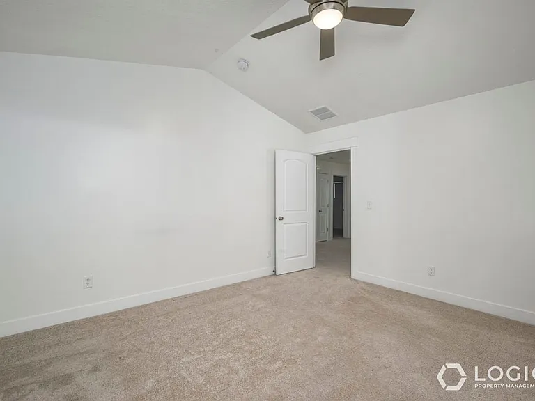 164 N Valcrest Dr — Photo 8