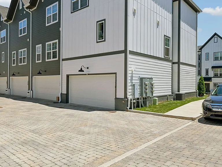 700 N Dupont Ave #310A — Photo 41