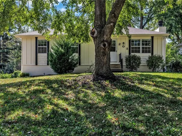 205 NW 4th Street Ct, Blue Springs, MO 64014