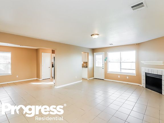 5th image of 407 Willow West Dr