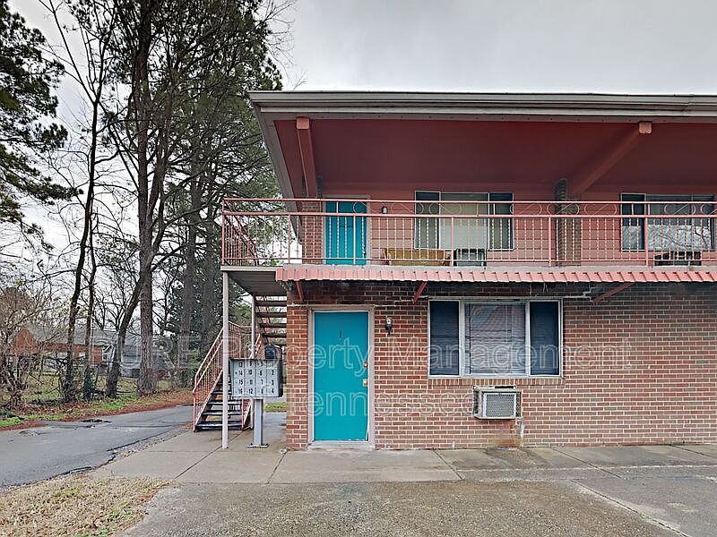 1st image of 2525 Merry Oaks Dr #2