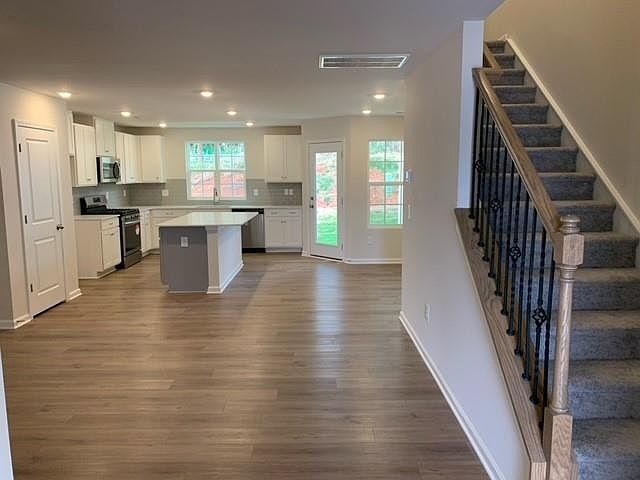 2nd image of 818 Harper St