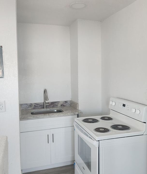 2nd image of 150 S Grandview Ave #4