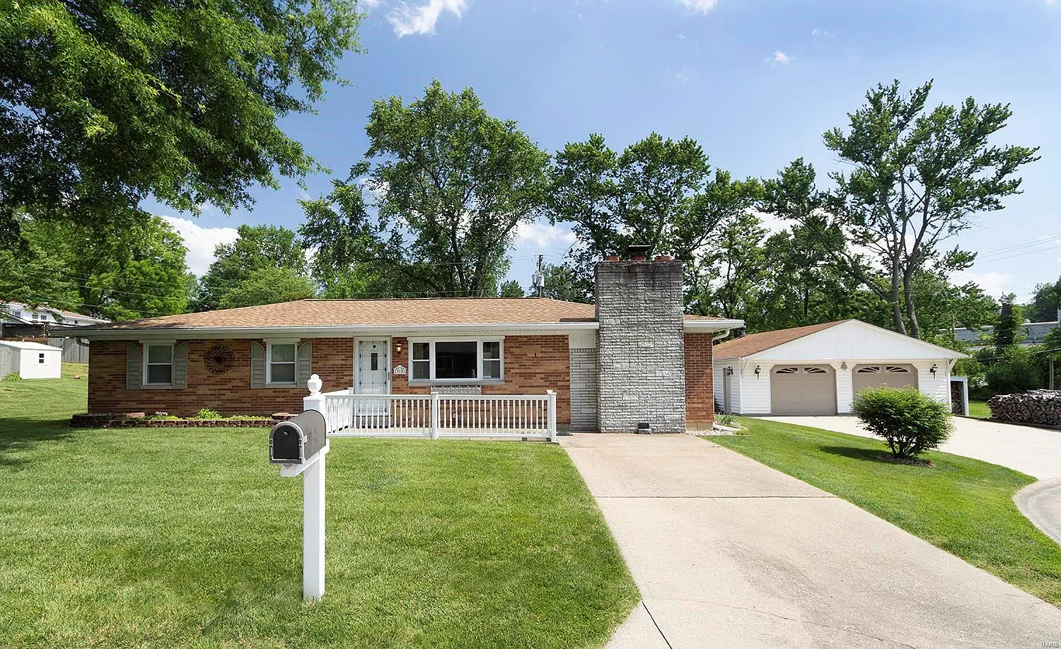 310 Violet Dr photo 1