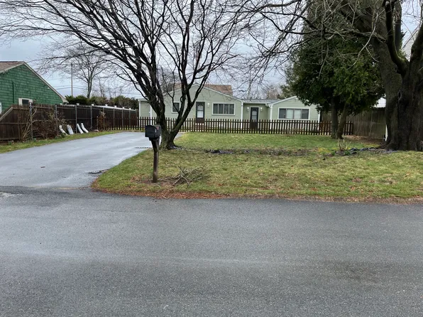 10 Orleans St, Johnston, RI 02919