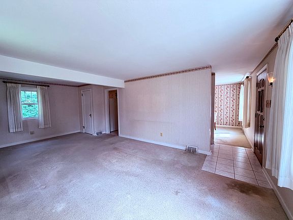5th image of 937 Sedalia Ave