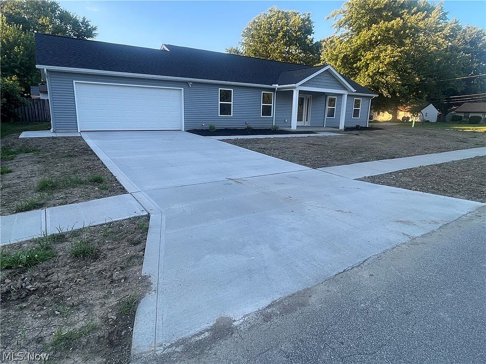 1st image of 938 East Dr