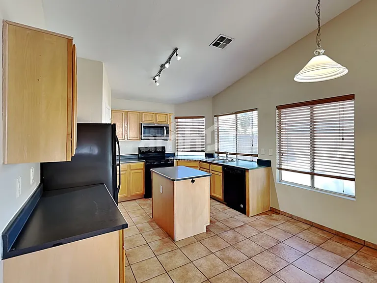 720 S Ithica St — Photo 4