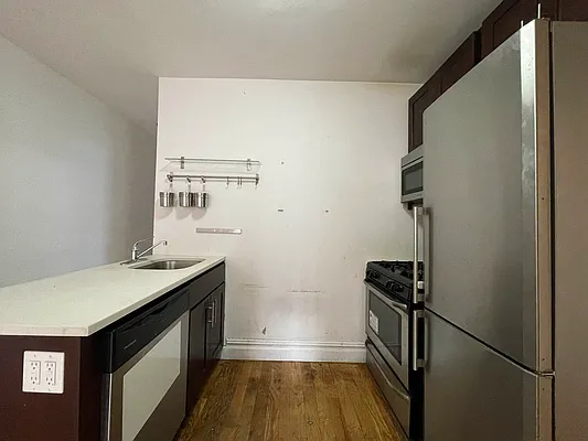 Rented by Hillel Realty Group | media 14