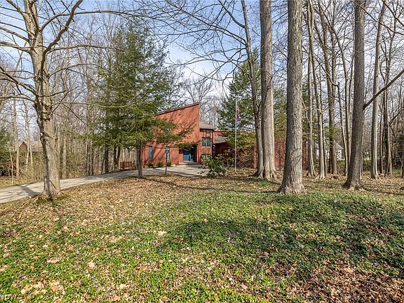 2nd image of 3573 Autumn Tree Dr