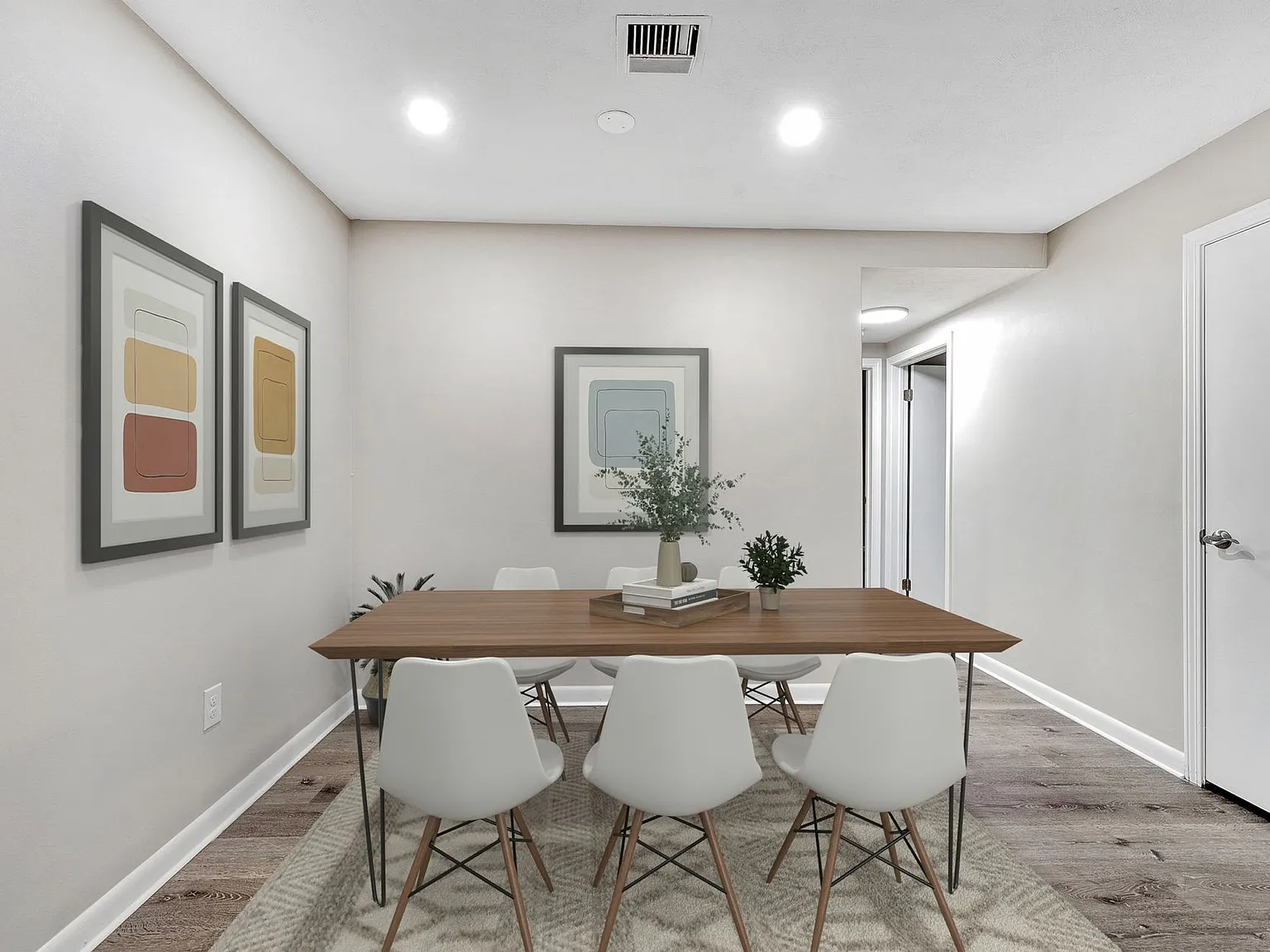Brand New Units, High end finishes, Tons of Amenities! — Photo 3