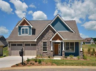 77 Barnrock Dr, Mills River, NC 28759