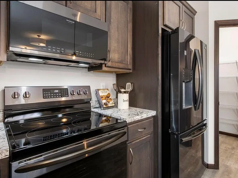 3000 Hemingway Dr — Photo 6