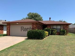 200 Harrogate Dr, Yukon, OK 73099
