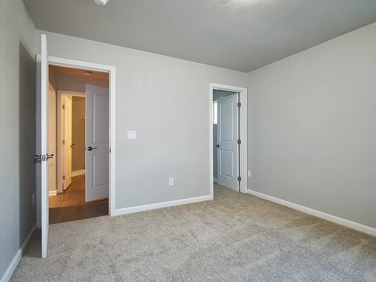 UNIT A32 bed2