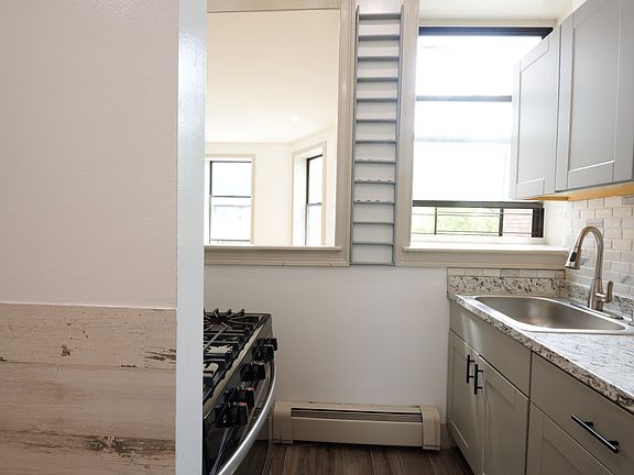 3rd image of 869 Bruckner Blvd APT 3