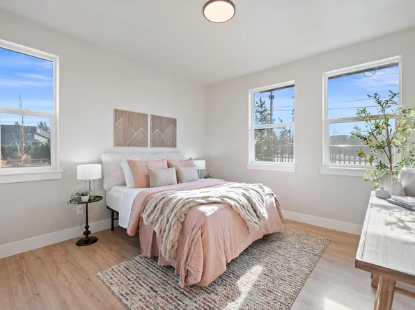 20552 NE Empire Ave, Bend, OR 97701